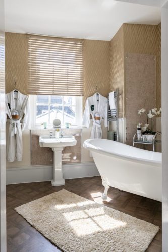 fda18750c5a2cb34d2236f7a84259b1d7a693e5aae0006a9f8561faecccb3c80-4b52138710_v0_w1280xh0_rDEF